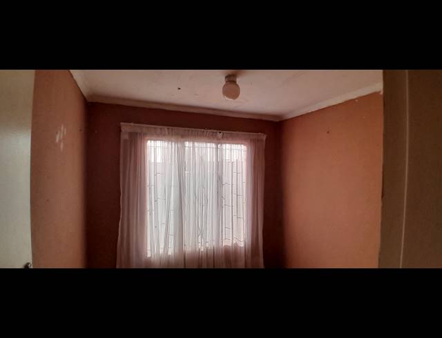 3 BEDROOM FREEHOLD FOR SALE IN VOSLOORUS